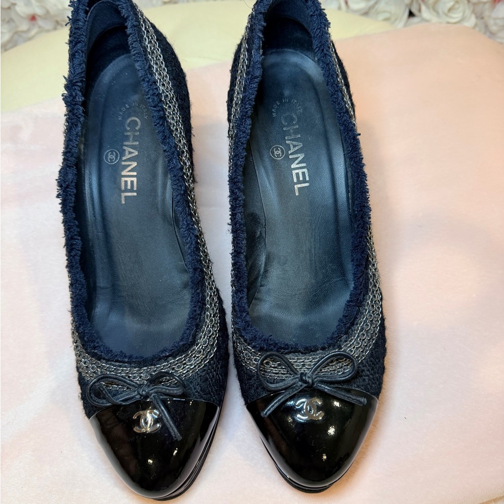 CHANEL Women's Black Tweed Pump